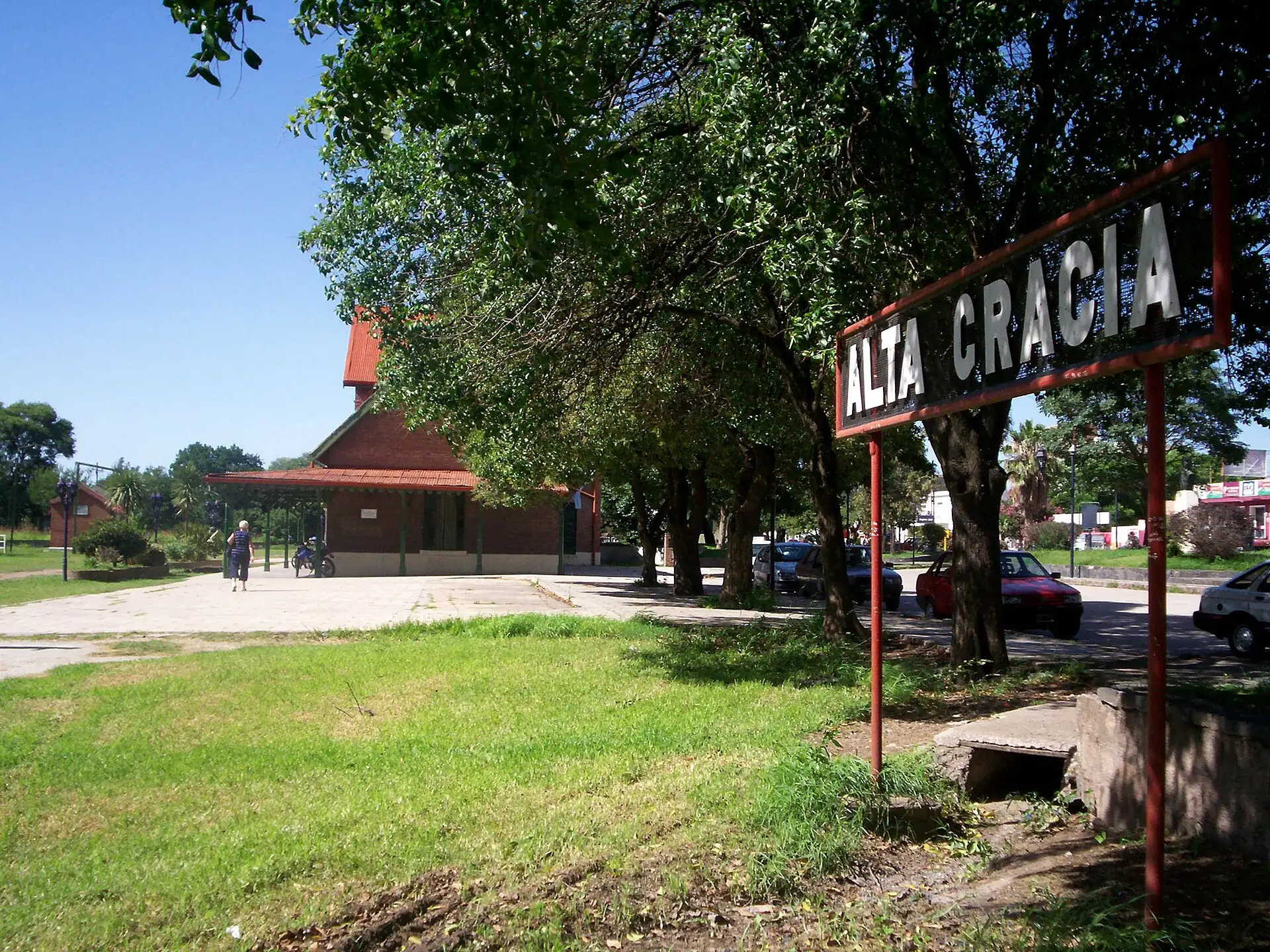 Former Alta Gracia railway station building and station sign
