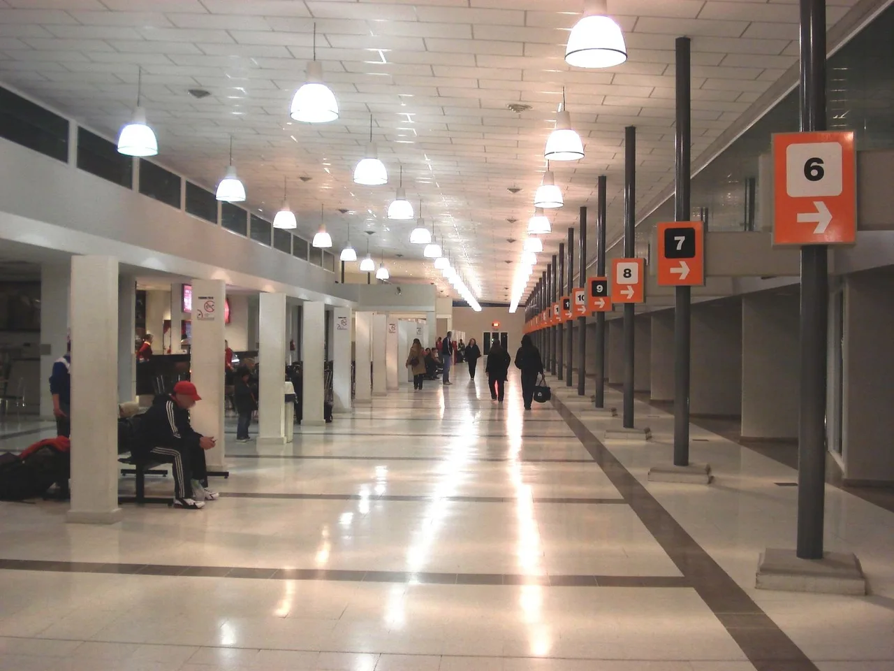 Bus terminal platforms in Bahía Blanca