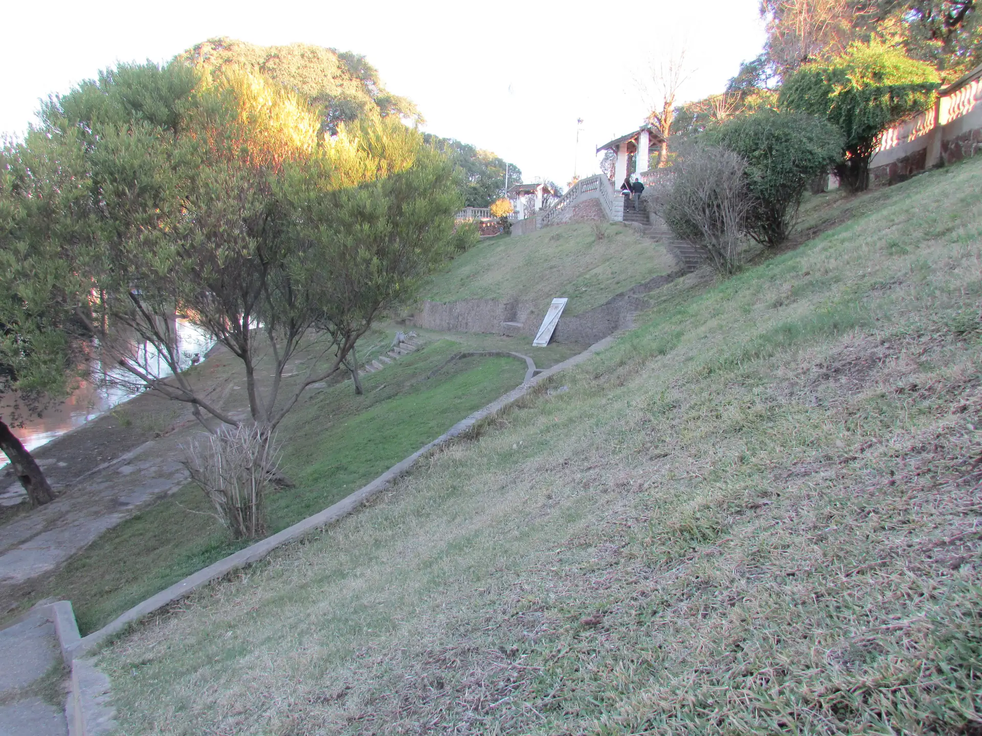 Sloping riverbank paths and stairs at Parque Quirós