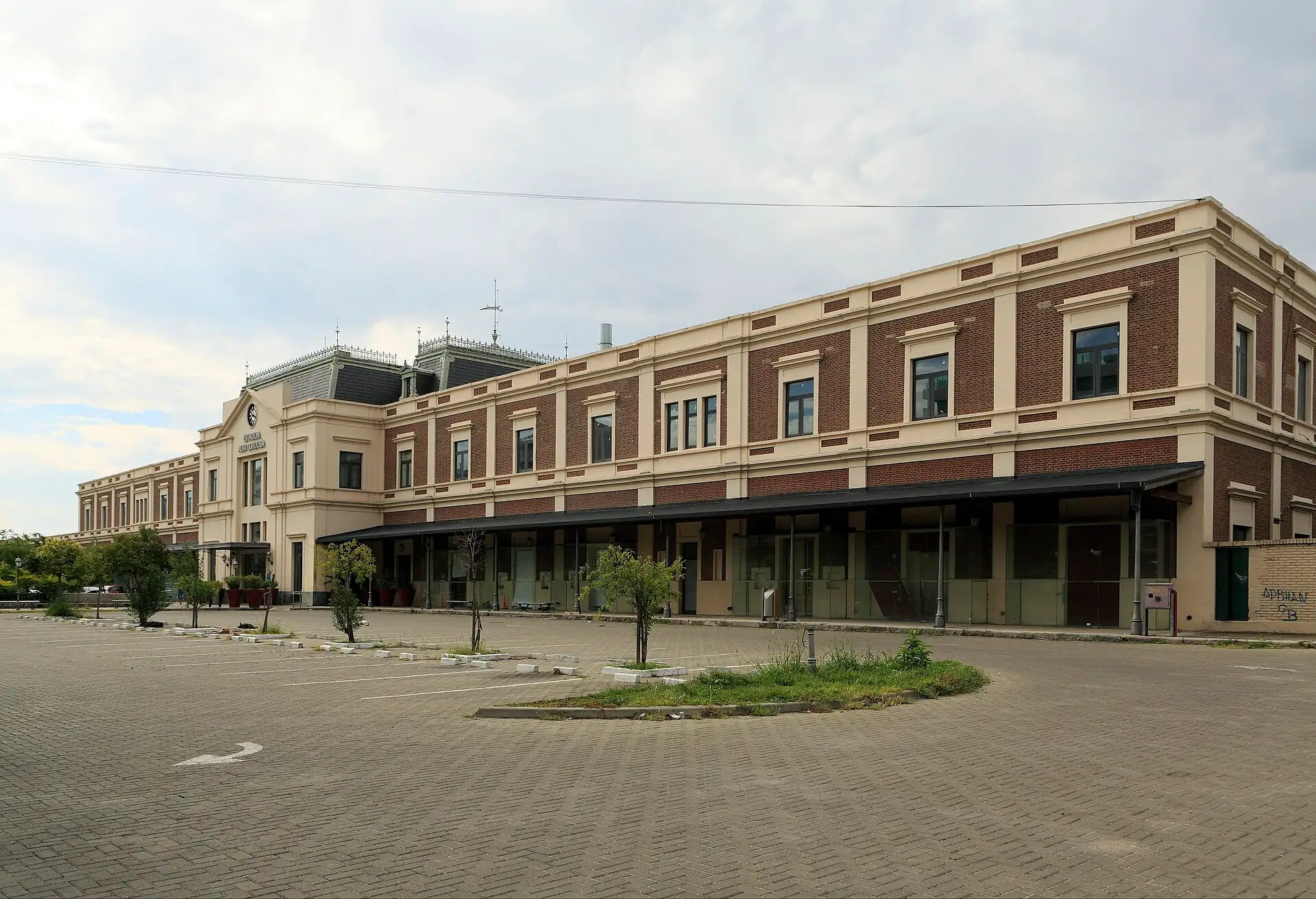 The street façade of Alta Córdoba station, Córdoba, Argentina