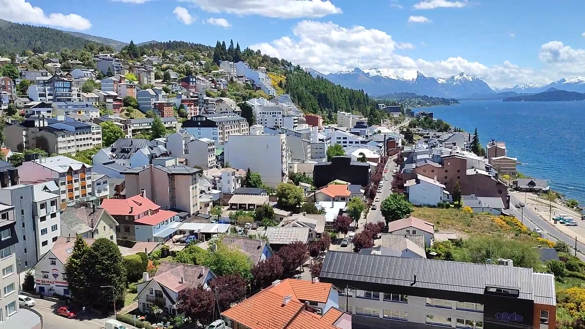Buildings and wooded hillside in Barrio Belgrano, Bariloche