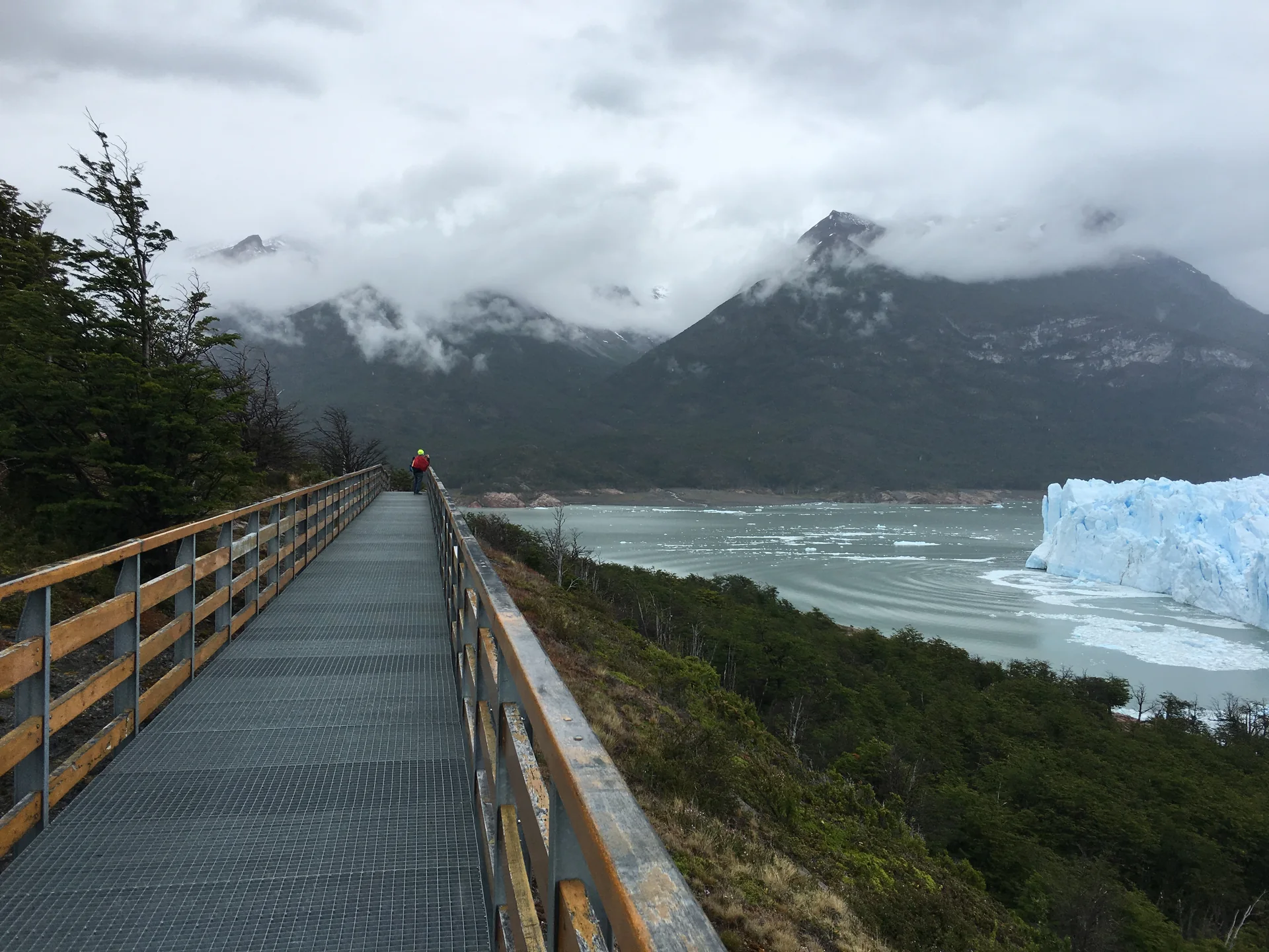 A walkway with railings beside the Perito Moreno Glacier and Lago Argentino