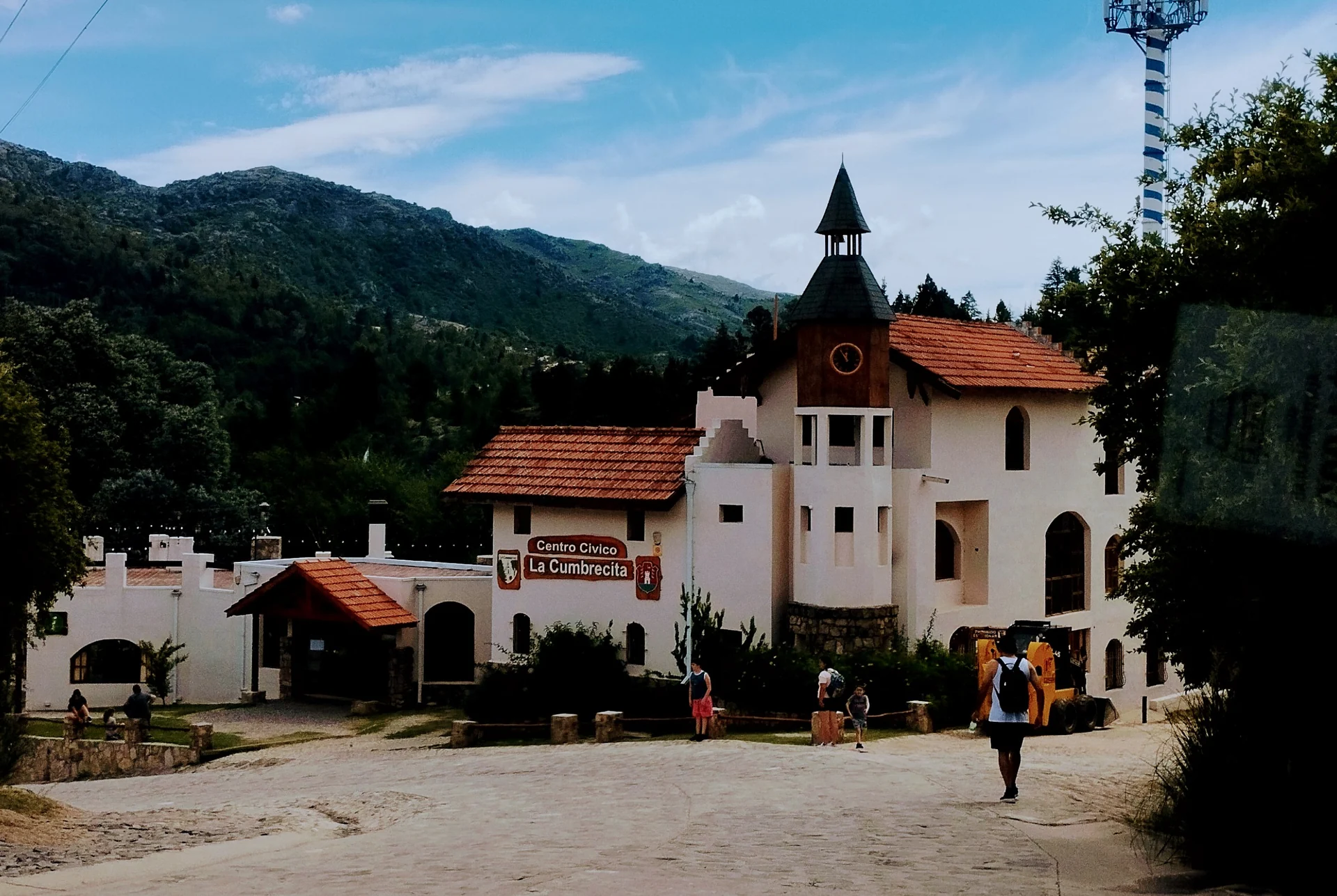 The Centro Cívico building and pedestrians in La Cumbrecita