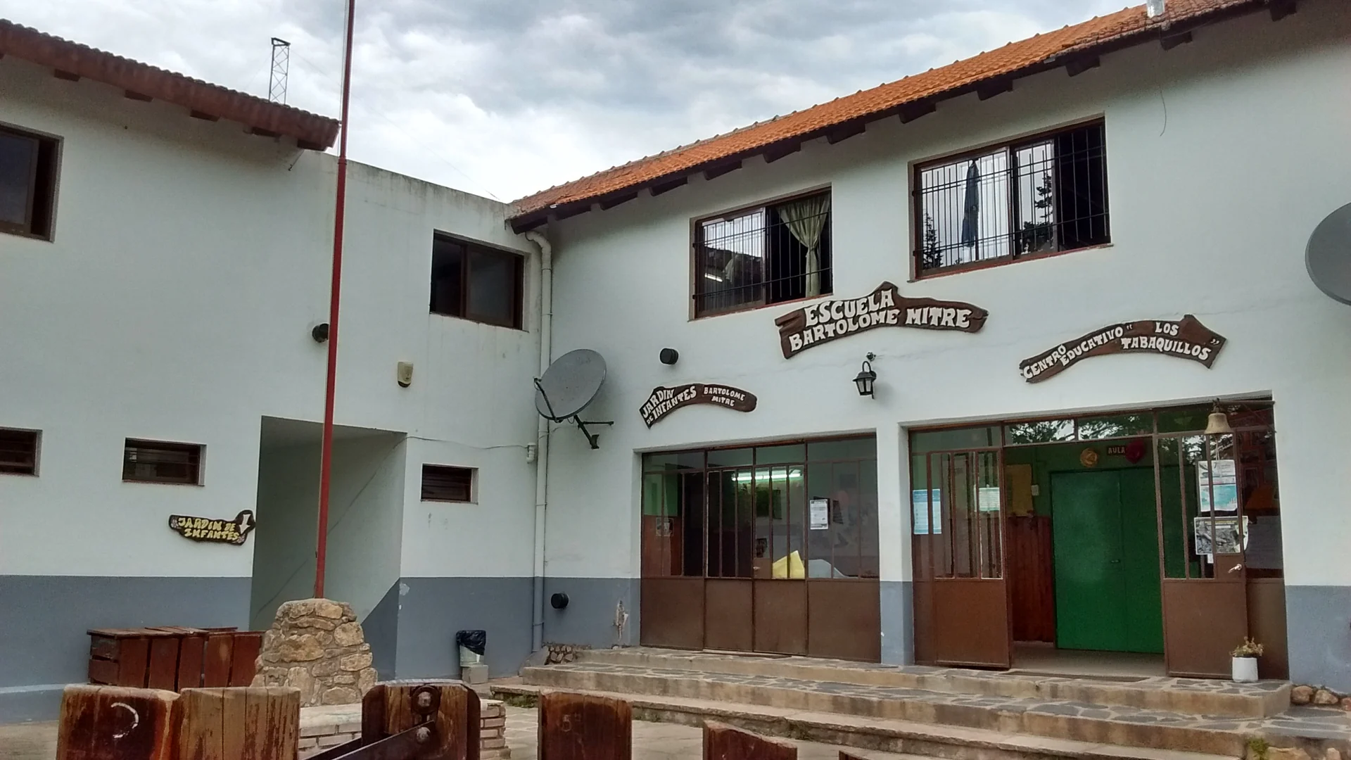 School entrances with Bartolomé Mitre and Los Tabaquillos signs