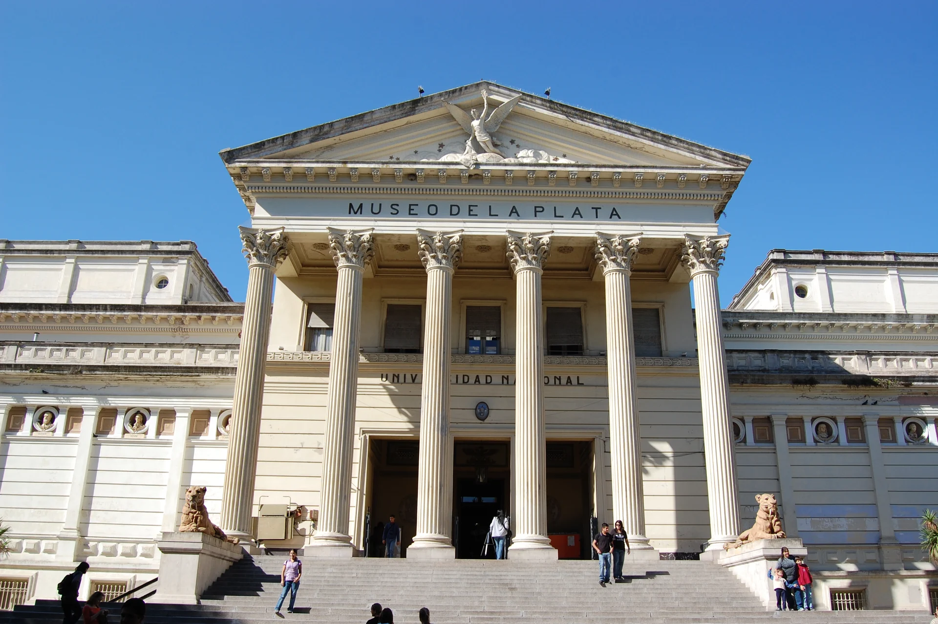 The columns, facade and entrance steps of Museo La Plata