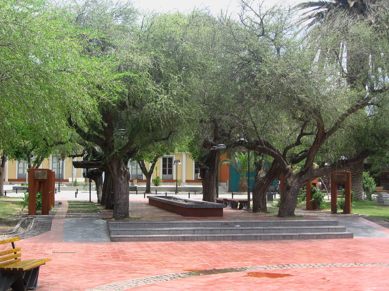 Trees, steps and brick paving in Plaza de Luján de Cuyo