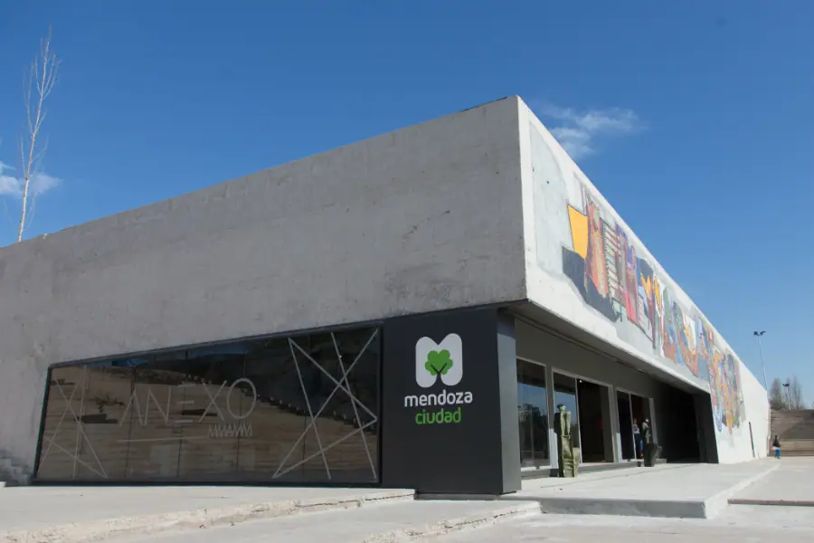 Anexo MMAMM exterior in Parque Central