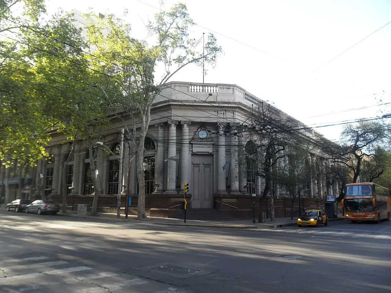 Banco Nación building at Necochea and 9 de Julio in Mendoza