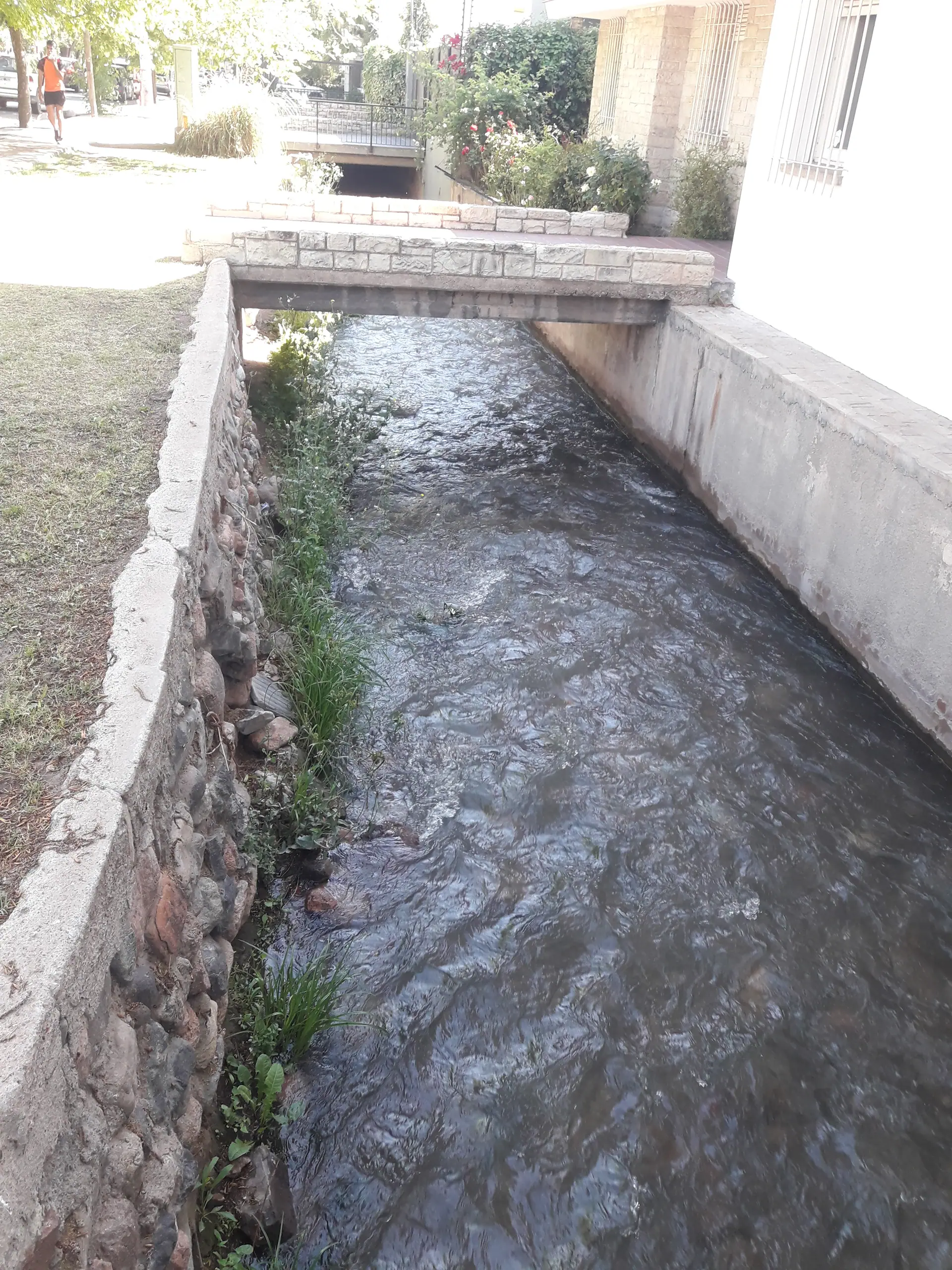 Urban canal beside Calle Boulogne Sur Mer in Quinta Secciรณn
