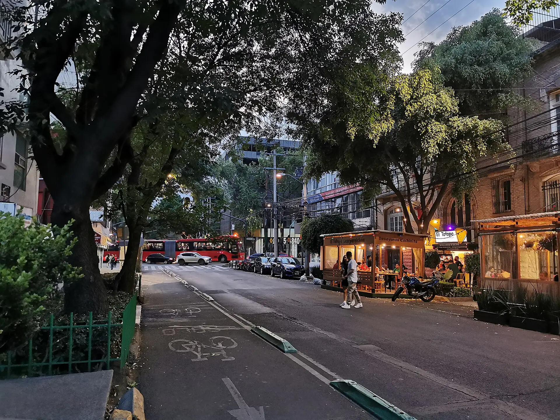 Intersection of Tonalá and Durango streets in Colonia Roma