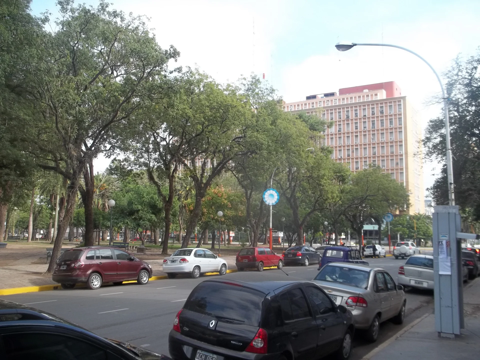 Plaza 25 de Mayo, trees and the Chaco government building in Resistencia in May 2012