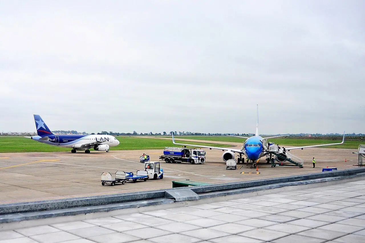 Airplanes and ground-service vehicles at Rosario airport