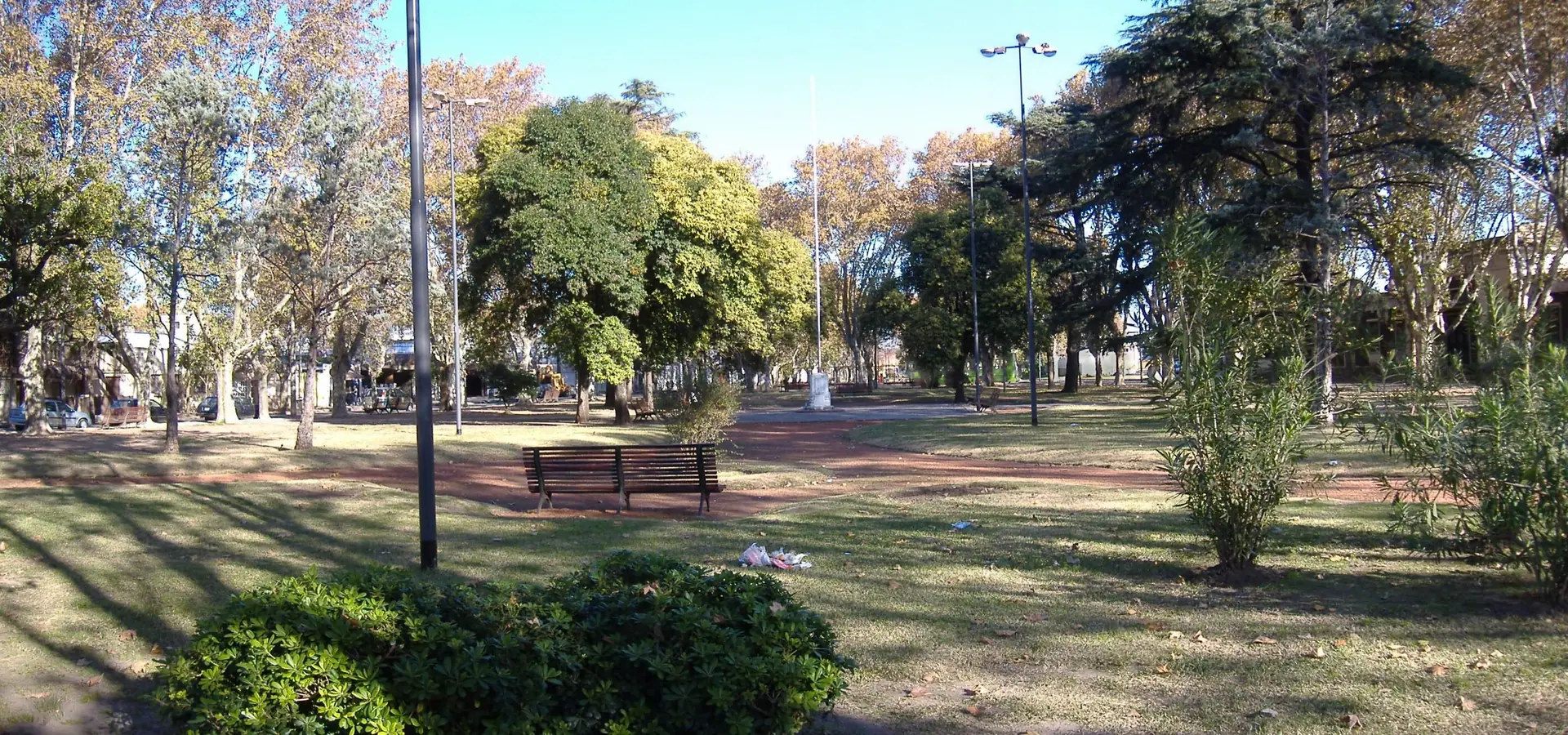 Trees and benches in Plaza Ciro Echesortu